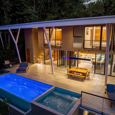 Tropical 4 Bedroom Luxury Home with Pool & Hot Tub
