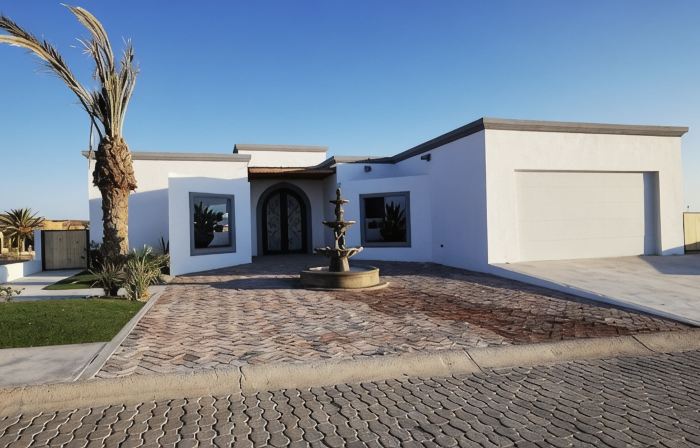 Casa Marimar with private heated pool at Laguna Shores Resort