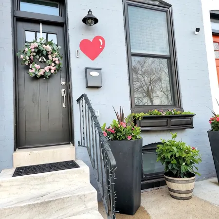 Cozy Home Away From Home Sleeps 8, has 3 bthrms, & lots of amenities to enjoy!