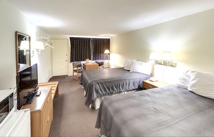 Travelers Inn