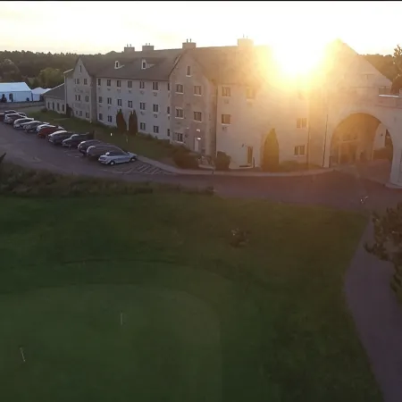 Comfort Suites at PAR 4 Resort