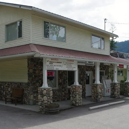 Totem Motel & Resort