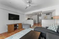 Perfect Palm Beach Location.Classic, spacious  1-bedroom condo, suite with AC. - Kitchens