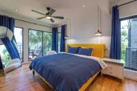 A Luxury Bayfront Retreat with a Resort-Style Pool & Private Dock - Wifi