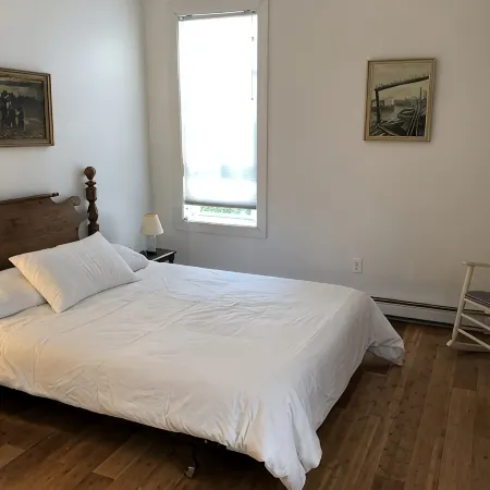 Two Bedroom on First Floor at the End of a Quiet Cul-De-Sac in Downtown