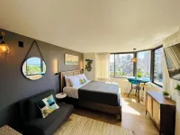 Waikiki Beach Designer Studio with Amazing Views - 2 Sao
