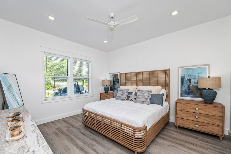 Photo 3 of 6