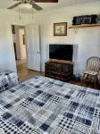 Beautiful pet friendly lodge in a quaint fishing village and sleeps 16 - Wifi