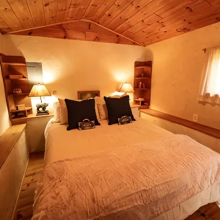 The Lehigh Cabin - Riverfront Escape- 1 mile private river