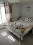 Beautifully presented former Fishermans Cottage and Pet Friendly - บ้านพักหลังเล็ก