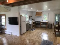 Charming Historic Mackinaw City Cottage - Homestays