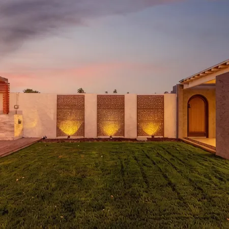 Pool and Beautiful Tempe - Scottsdale Home!