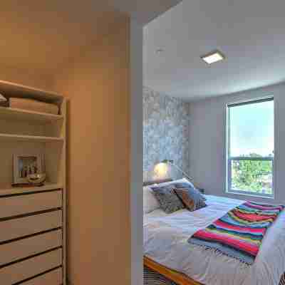 Easy Access to all things Bozeman - with indoor parking! Rooms