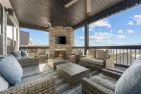 Location! Stunning 7b/8b, Sleeps 30! by Sdc w/Lake View, Hot Tub, &Theater! - 4-Star