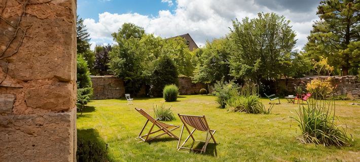 Former convent from the 17th, renovated, private garden, Beaune center Hotels in Beaune