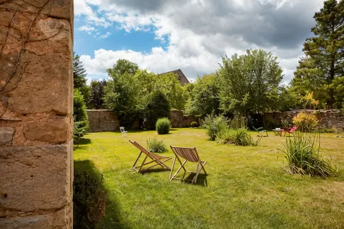 Former convent from the 17th, renovated, private garden, Beaune center - 4-Star