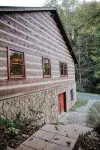 Real Log Cabin + 34 acres + Creek + Barn + Easy Access + Nantahala Forest! - 4-Sterne