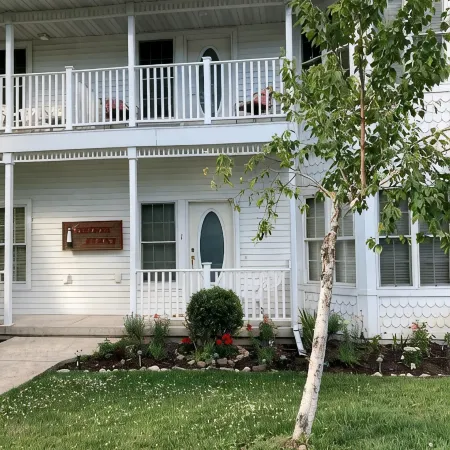 3 bed/3.5 bath Fish Creek Condo: walking distance to beach/parks, bars & dining