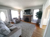 Downtown Retreat with large privacy fenced yard. Pet Friendly! - Wifi