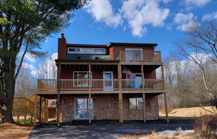 Across the street from lake, pool and clubhouse, great for kids, wolf themed!