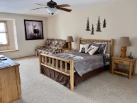 Beautiful Lake home w/hot tub, & 270 ft Lake Shore! - Wifi