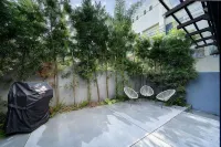 Modern Home - steps from downtown LB! - บังกะโล