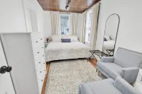 Adorable Little Yellow House, Prime Location! Downtown Pella, IA - 무료 와이파이