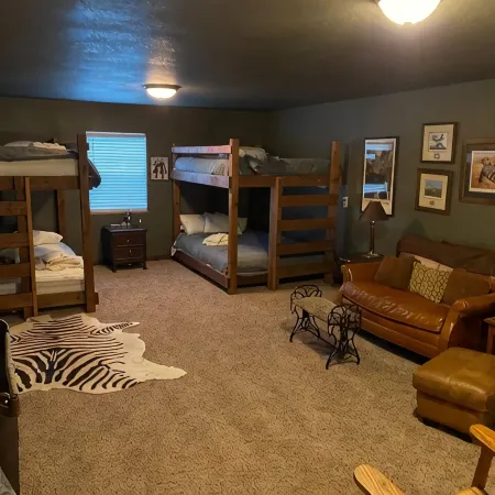Beaver Lake Paradise with Bunkhouse