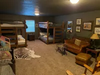 Beaver Lake Paradise with Bunkhouse - Hytter