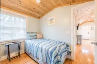 Relaxing Getaway with Town Beach Access - 3-Star