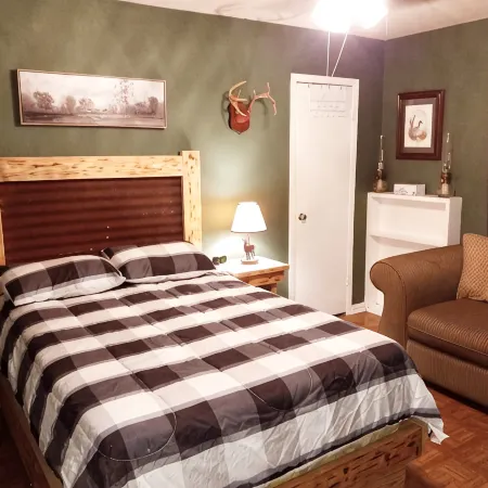 The Franklin Ranch Hunter's Cabin - 35 Minutes from Texas A&M football!