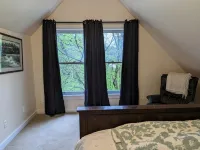 Lovely Cottage w/Screened Porch Overlooking a Creek & Minutes from the Dragon! - 4-Star