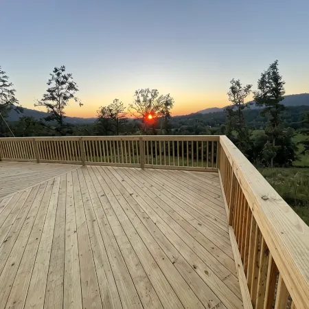 New Cabin with many amenities! Trail systems. Sleeps 8! Royal blue brimstone