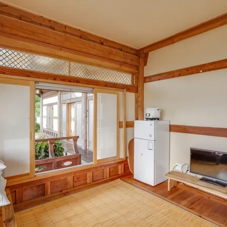 Wando Cheonghaejin Hanok Pension