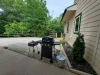 BREEZY & LUCKY'S: Lakeview Home & Cottage on 5 Acres! Close to Marina. - 3 stjerner