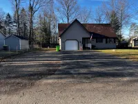 Clink’s Cabin- cozy home situated in beautiful picturesque Indian River Michigan - Wi-Fi