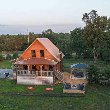 Updated Brow View Cabin with Hot Tub/Fire Pit/Arcade in Mentone