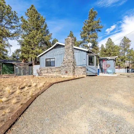 Clever Cabins - 2 Adjacent Homes w/Fully Fenced Yards, AC, W/D, Smart TVs, WiFi
