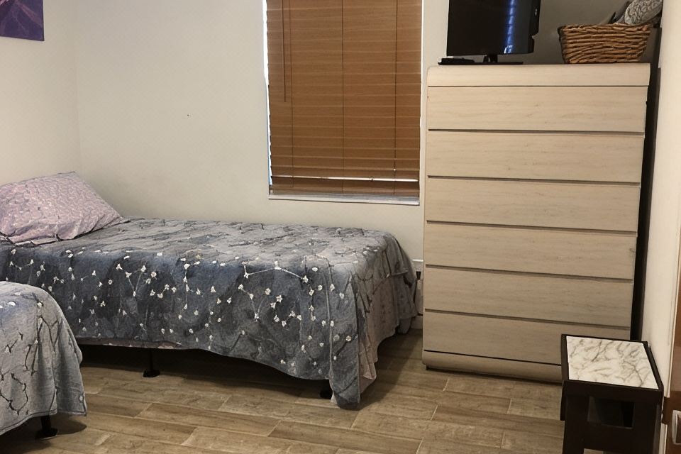 Photo 3 of 6