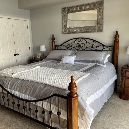6109 Towers, Beautiful Condo! Quiet! Elevators, Indoor/Outdoor Pools. Free Wifi