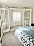 2B/1B Basement Apt Near Jordan Landing - Flexible Check-in/Out! Sleeps 6 - Homestays