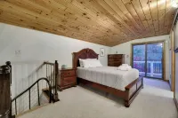 Paradise Pocono - Ultimate Arcade, Salt Pool and Hot Tub - Sleeps 14 - 小木屋