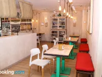 Toc Hostel Sevilla Hotels in der Nähe von La Adriatica Gebäude