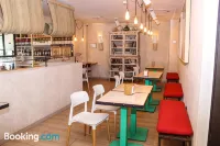 Toc Hostel Sevilla - 2-Star