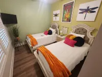 The Sugar Shack Cottage with Hot Tub - 방갈로