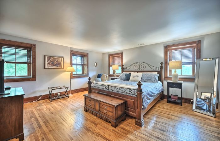 A cozy, beautifully renovated 1829 farmhouse