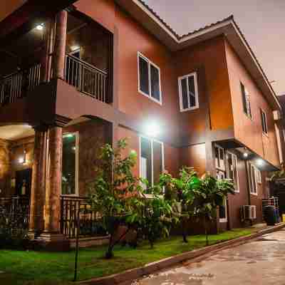 Homey Lodge Hotel Exterior