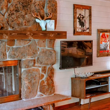 Chic downtown WP condo; 5 mins to slopes 🎿; walk to drinks🍹& dining, hot tub