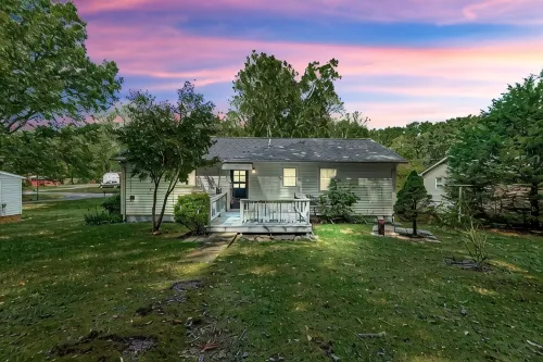 Charming Home Minutes from Town ! Close to Golf Course and Kings Dominion ! - Wifi