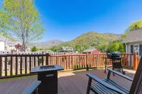 Cozy Log Cabin/Mountain Views & Rushing Creek/Pet-Friendly - Chalets
